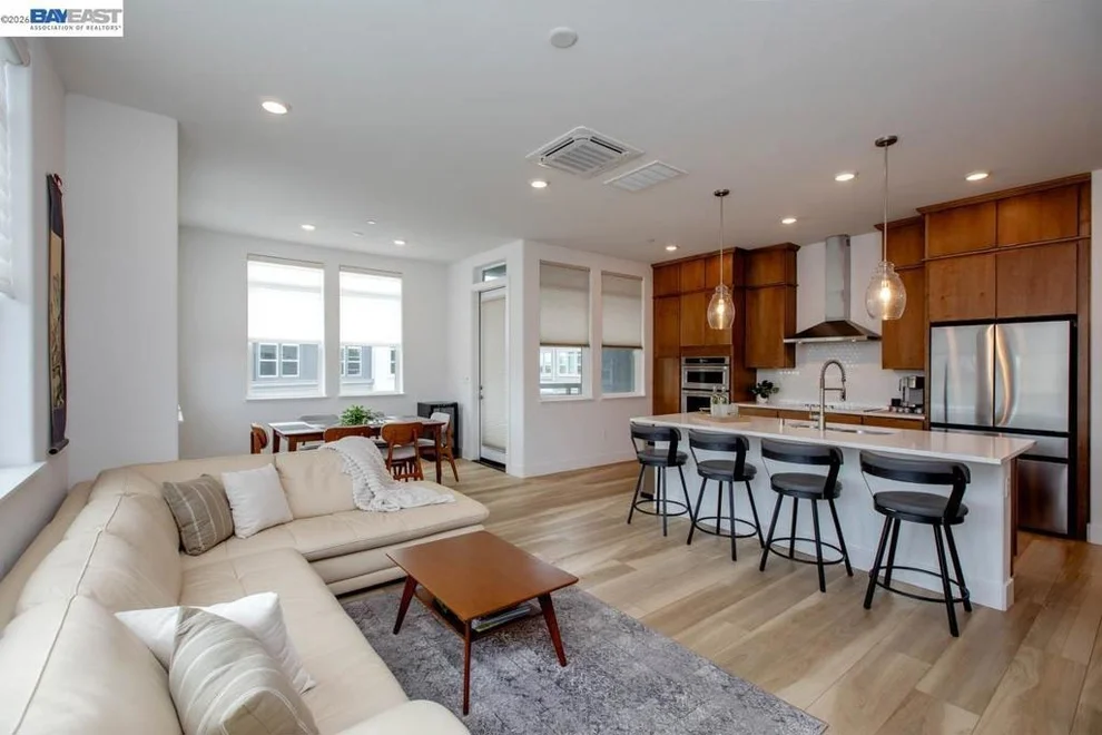 Unit for sale at 2885 Tradewind Dr, Alameda, CA 94501