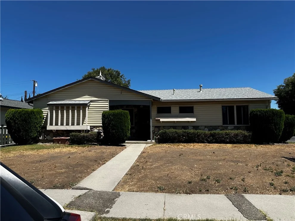 Unit for sale at 23301 Hamlin, West Hills, CA 91307