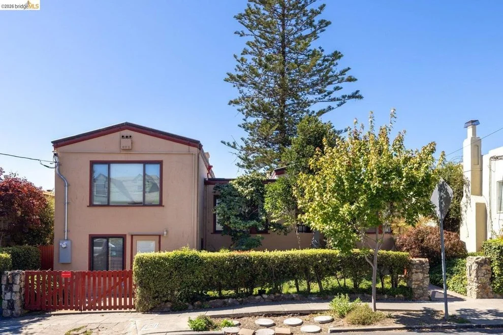 Unit for sale at 902 Carmel Ave, Albany, CA 94706