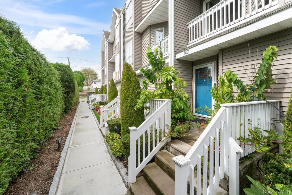 Unit for sale at 147 I U Willets Road, North Hempstead, NY 11507