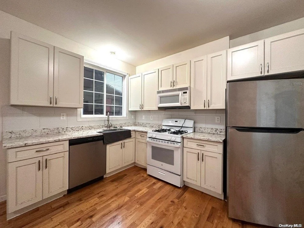 Unit for sale at 386 Simonson Ave, New York, NY 10303