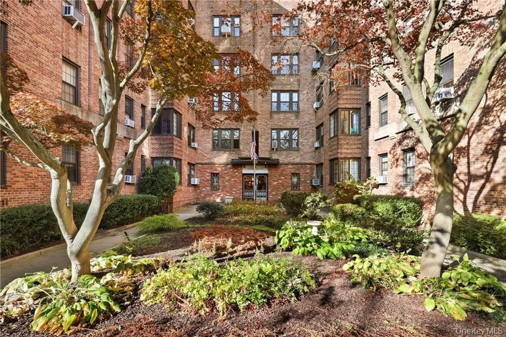 35 Parkview Avenue