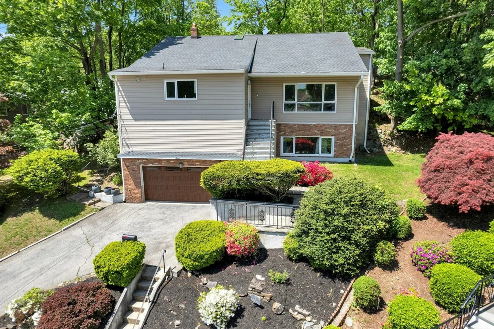 Unit for sale at 7 Woodbine Terrace, Greenburgh, NY 10522