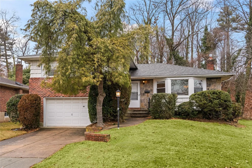 Unit for sale at 83 Stratford N, North Hempstead, NY 11577