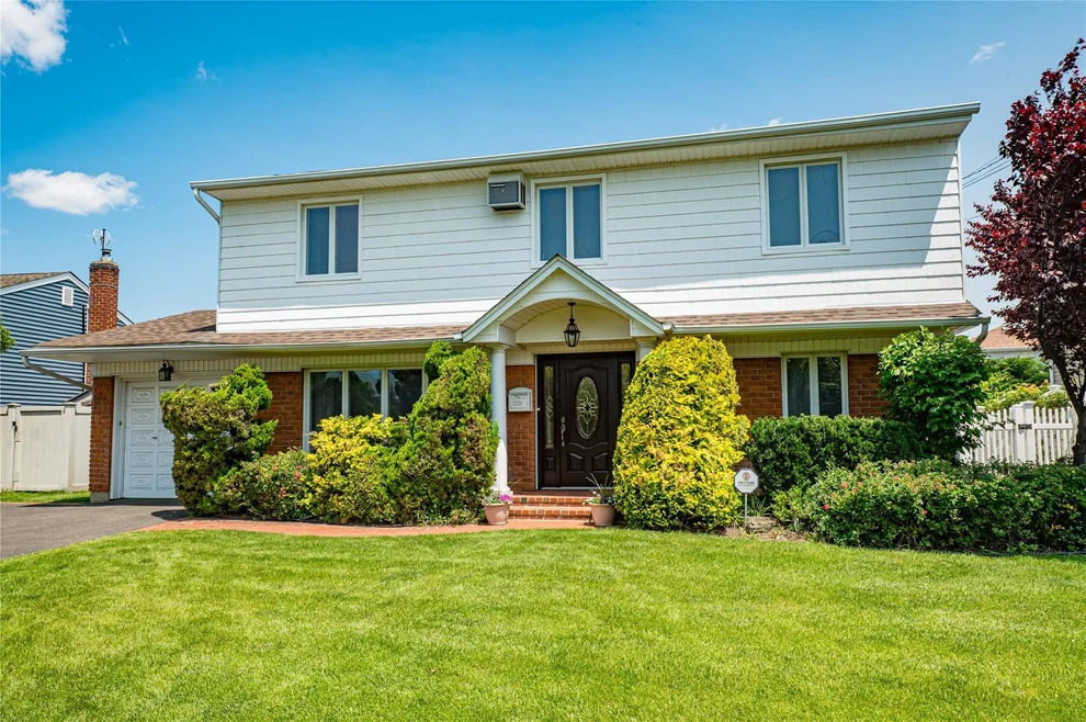 Unit for sale at 2529 Kerry Lane, Hempstead, NY 11710
