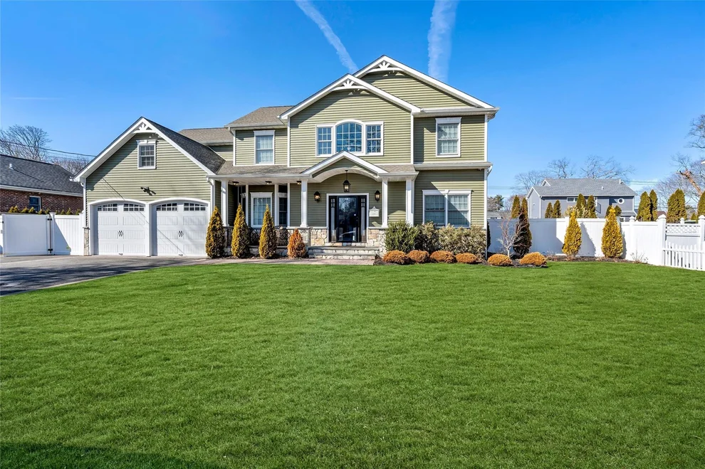 Unit for sale at 203 Overton Street, Babylon, NY 11729