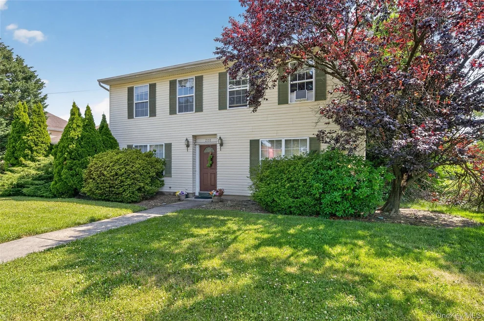 Unit for sale at 200 Saint Bridgets Lane, North Hempstead, NY 11590