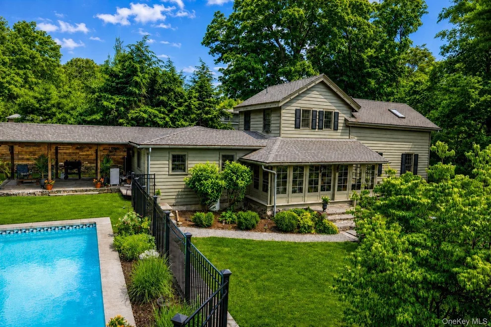 Unit for sale at 5012 Albany Post, Hyde Park, NY 12580