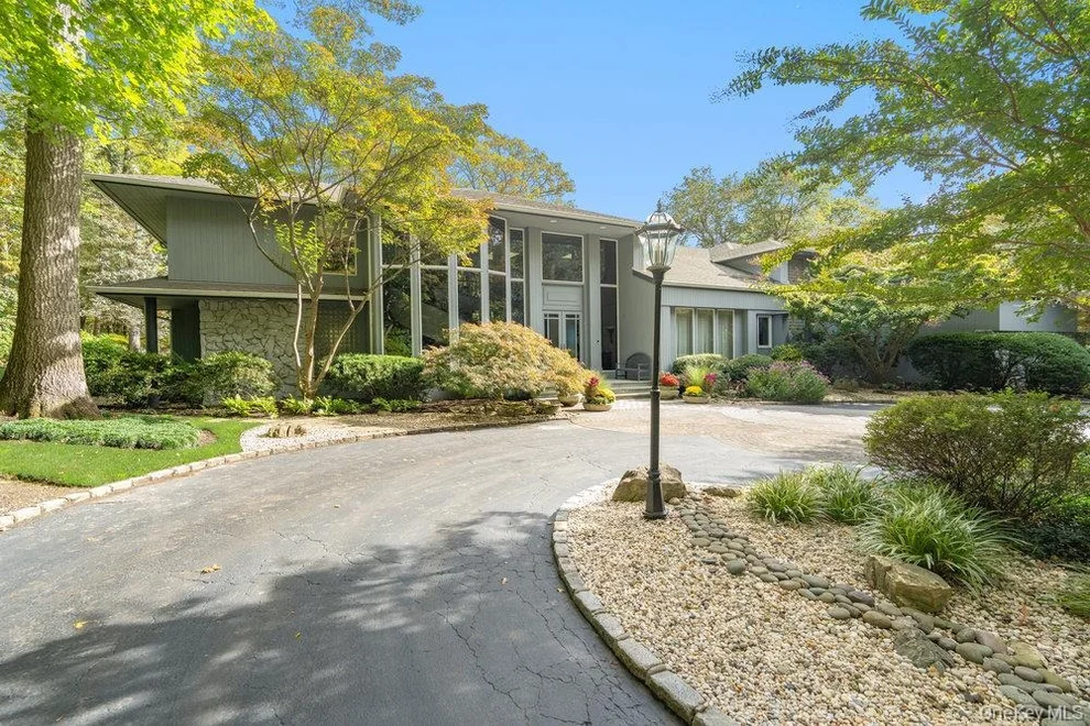 Unit for sale at 8 Forest Court, Oyster Bay, NY 11791