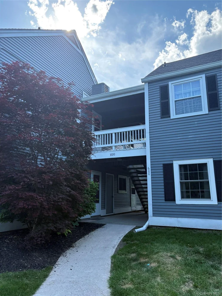 600 Commons Way