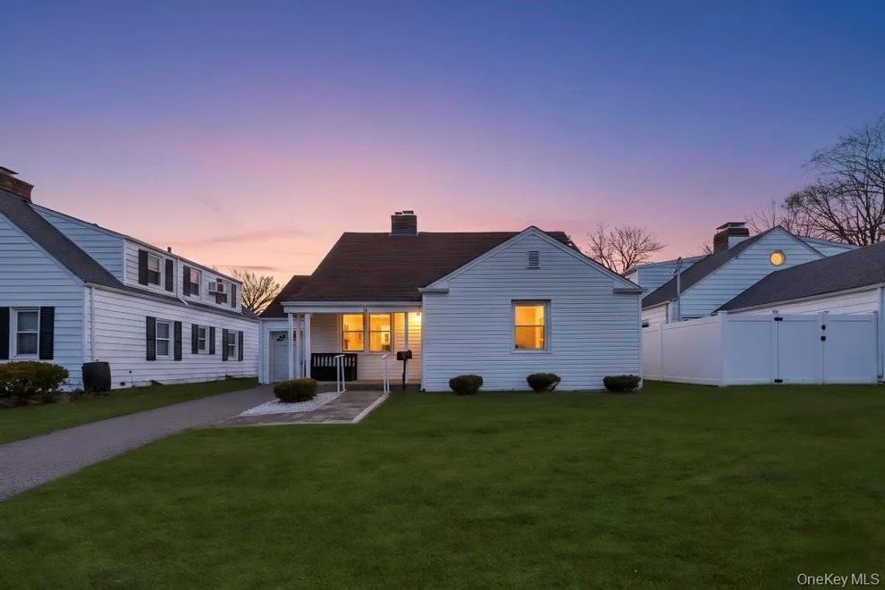 Unit for sale at 88 Krug Place, North Hempstead, NY 11501