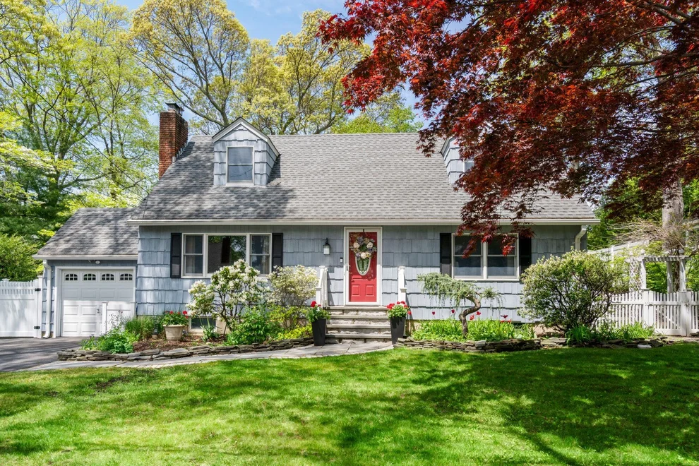 Unit for sale at 7 Mayflower Court, Huntington, NY 11721