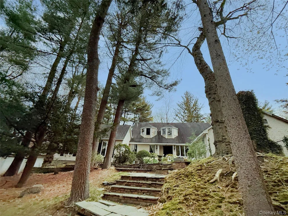 Unit for sale at 8 Woodstock Court, Oyster Bay, NY 11771