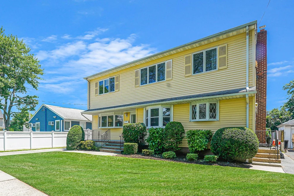 Unit for sale at 348 Roslyn Avenue, North Hempstead, NY 11514