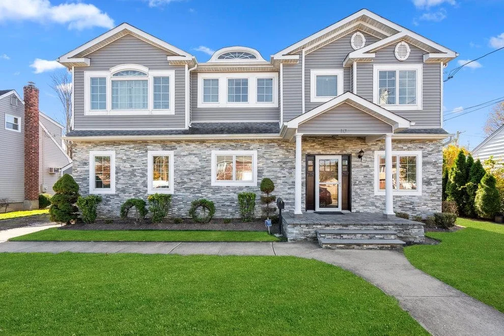 Unit for sale at 10 Alexander Avenue, Oyster Bay, NY 11801