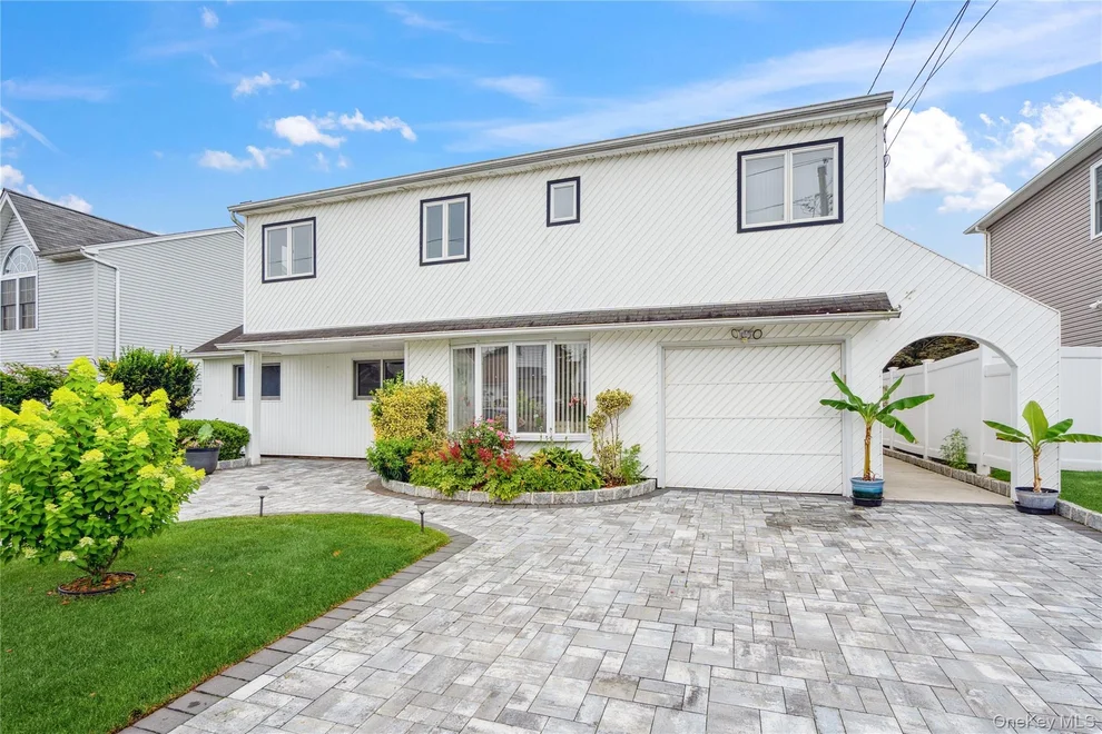Unit for sale at 11 Sunrise Street, Oyster Bay, NY 11803