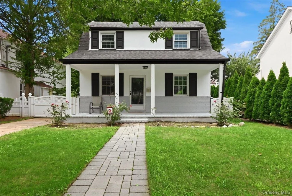 Unit for sale at 415 Leonard Boulevard, North Hempstead, NY 11040