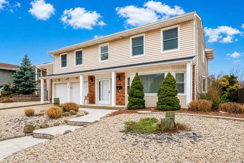 Unit for sale at 29 Donna Lane, Hempstead, NY 11561