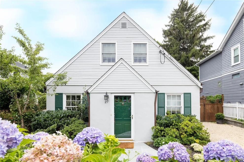 Unit for sale at 27 Soundview Place, Oyster Bay, NY 11560