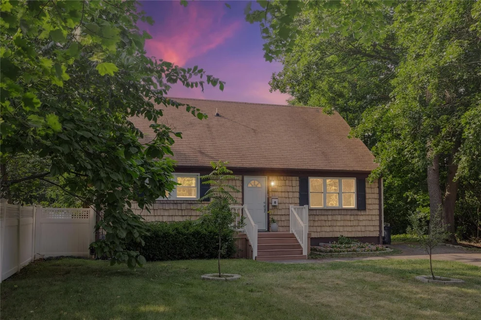 Unit for sale at 1668 Straight Path, Babylon, NY 11798