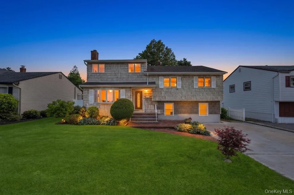 Unit for sale at 11 Edgewood Drive, Oyster Bay, NY 11801