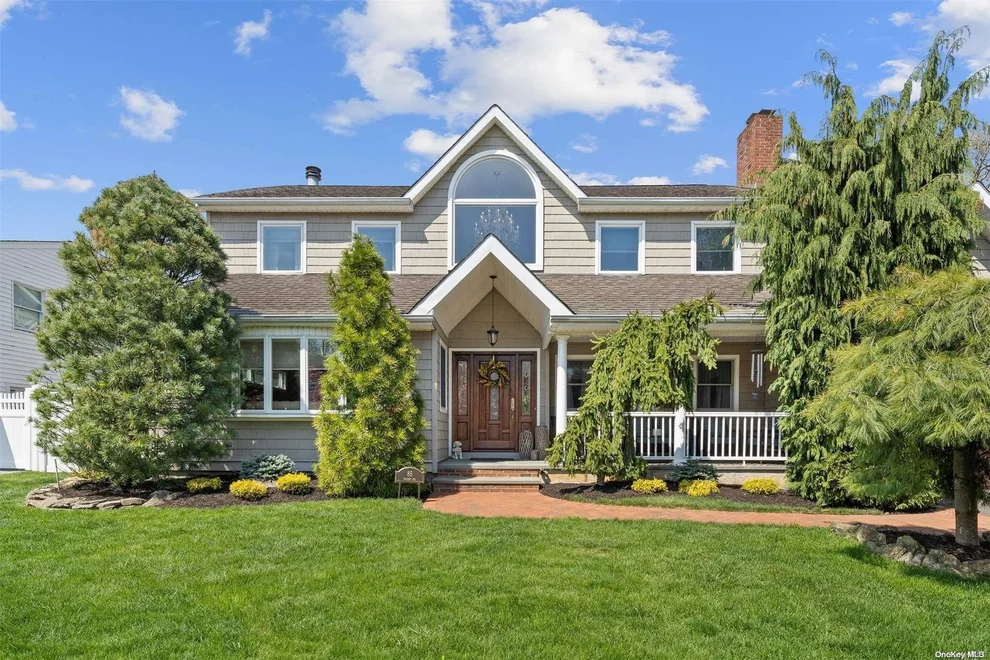 Unit for sale at 85 Nassau Road, Oyster Bay, NY 11758
