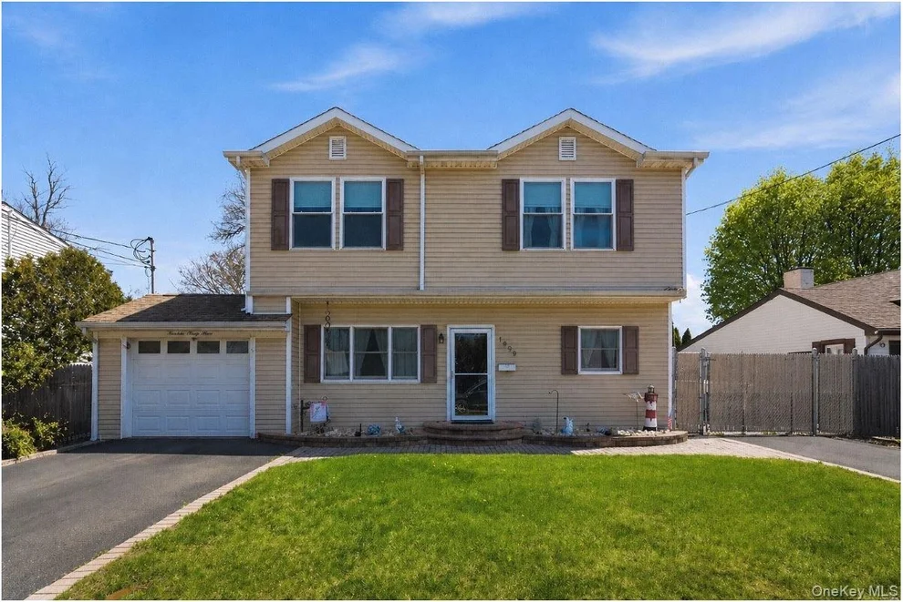 Unit for sale at 1433 Manatuck Boulevard, Islip, NY 11706