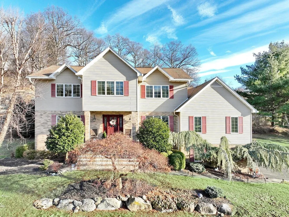 Unit for sale at 15 Algonquin Drive, Stony Point, NY 10980
