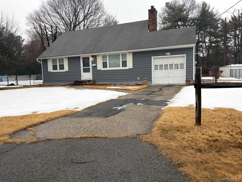 Unit for sale at 499 Old Country Road, Babylon, NY 11729