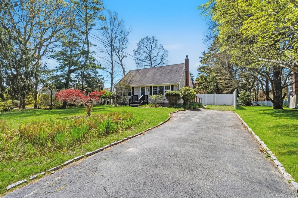 Unit for sale at 9 White Birch Lane, Southampton, NY 11960