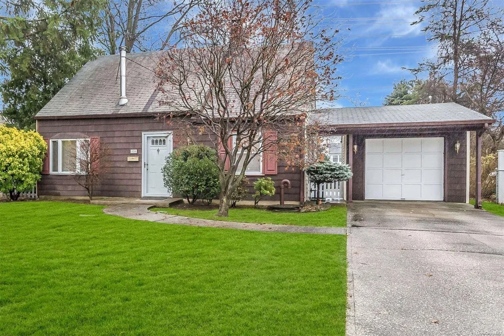 Unit for sale at 126 Cornflower Road, Hempstead, NY 11756