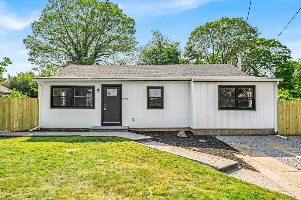 Unit for sale at 1090 Brookdale Avenue, Islip, NY 11706