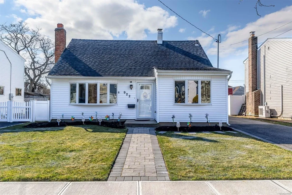 Unit for sale at 922 Hayes Street, Hempstead, NY 11510