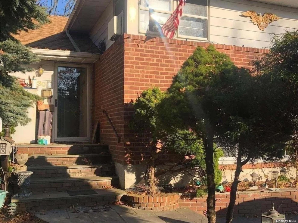 Unit for sale at 330 Ellison Ave, North Hempstead, NY 11590