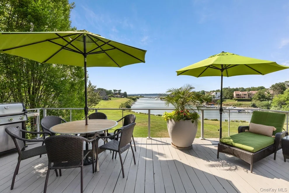 Unit for sale at 15 Harbour Point Drive, Huntington, NY 11768