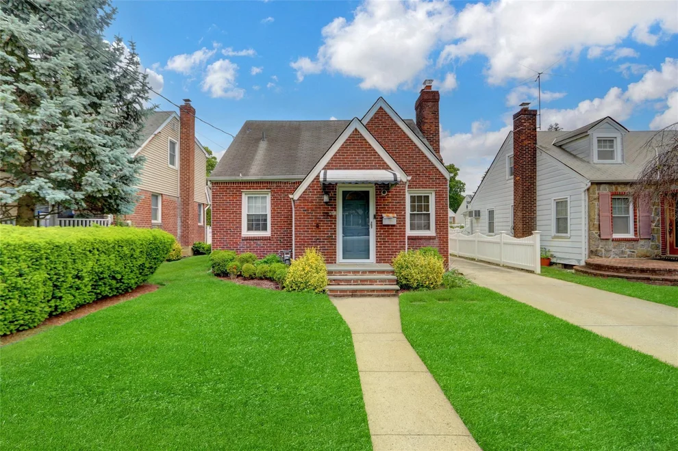 Unit for sale at 180 Beebe Road, North Hempstead, NY 11501
