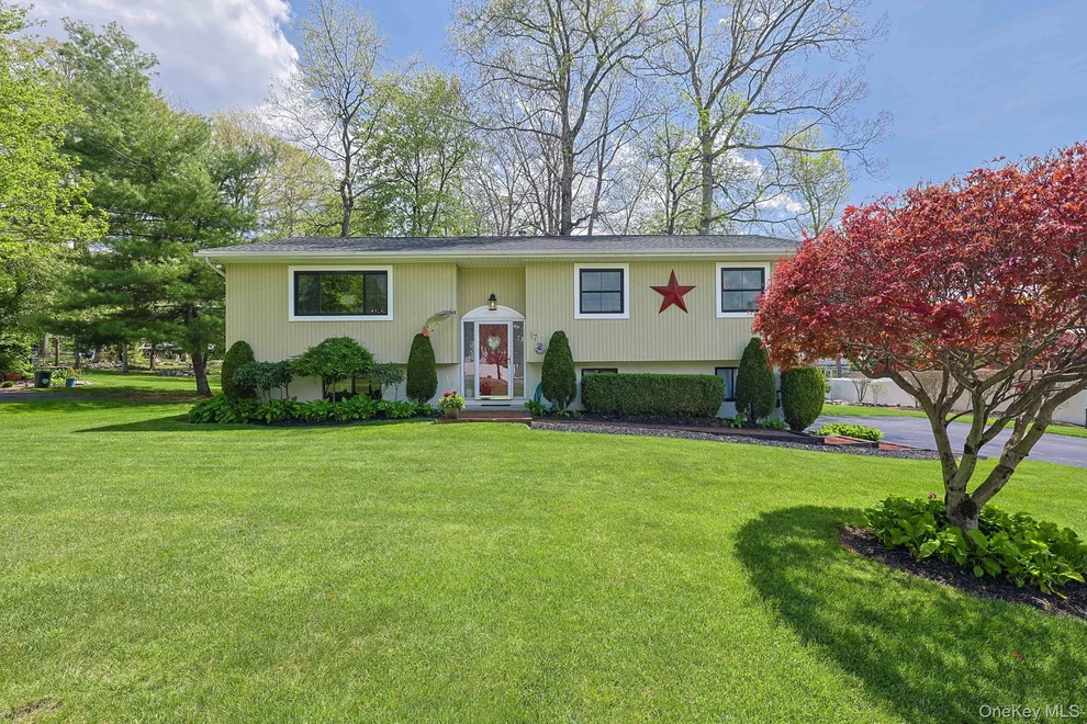 Unit for sale at 17 Red Oak Terrace, Newburgh (Town), NY 12550