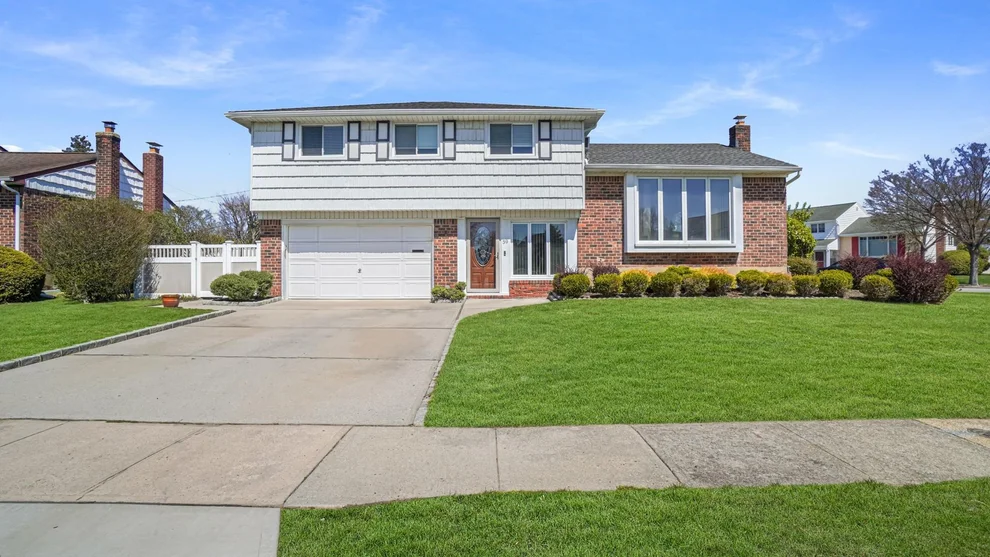 Unit for sale at 59 Fox Place, Oyster Bay, NY 11801