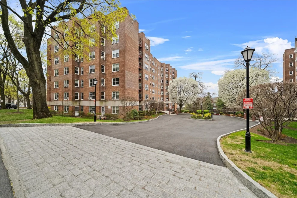 Unit for sale at 280 Collins Avenue, Mount Vernon, NY 10552
