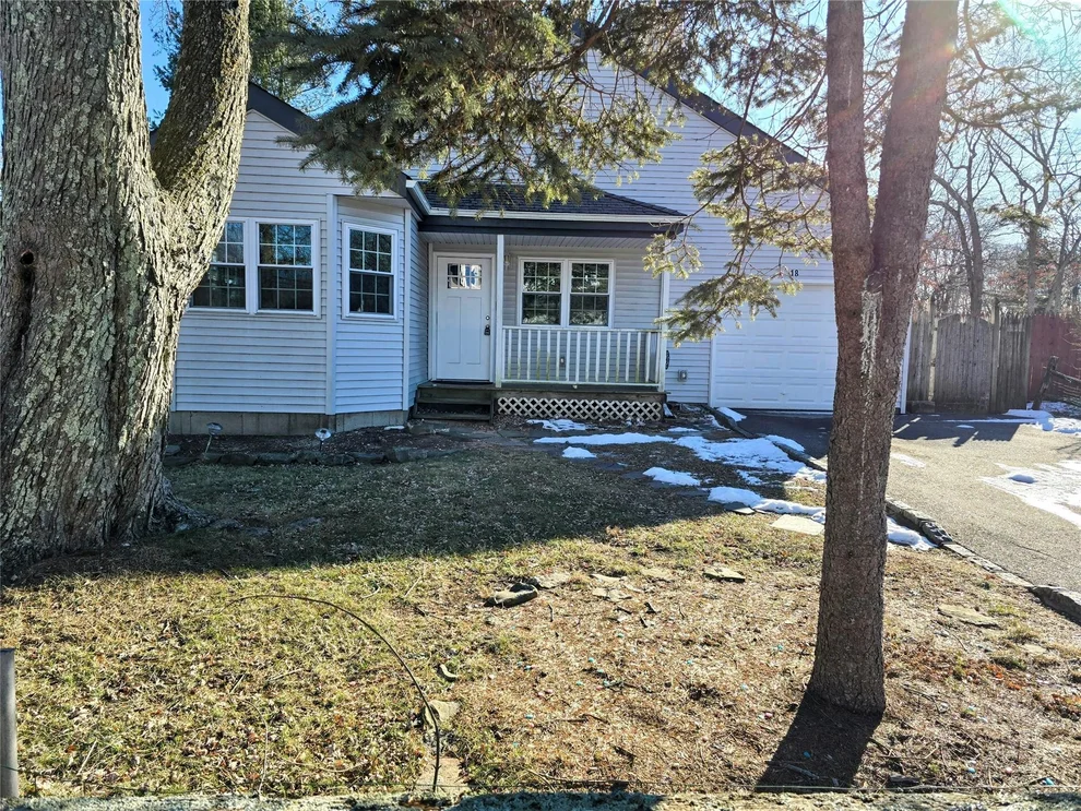 Unit for sale at 18 Delamere Street, Huntington, NY 11743