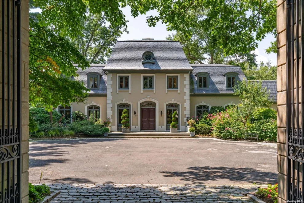 Unit for sale at 232 Cleft Road, Oyster Bay, NY 11765