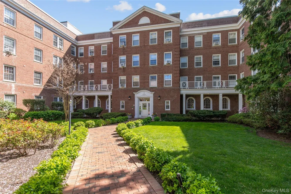 Unit for sale at 90 Knightsbridge Road, North Hempstead, NY 11021