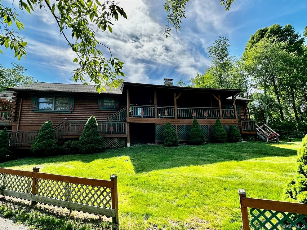 Unit for sale at 11 Cuomo Drive, Lloyd, NY 12528