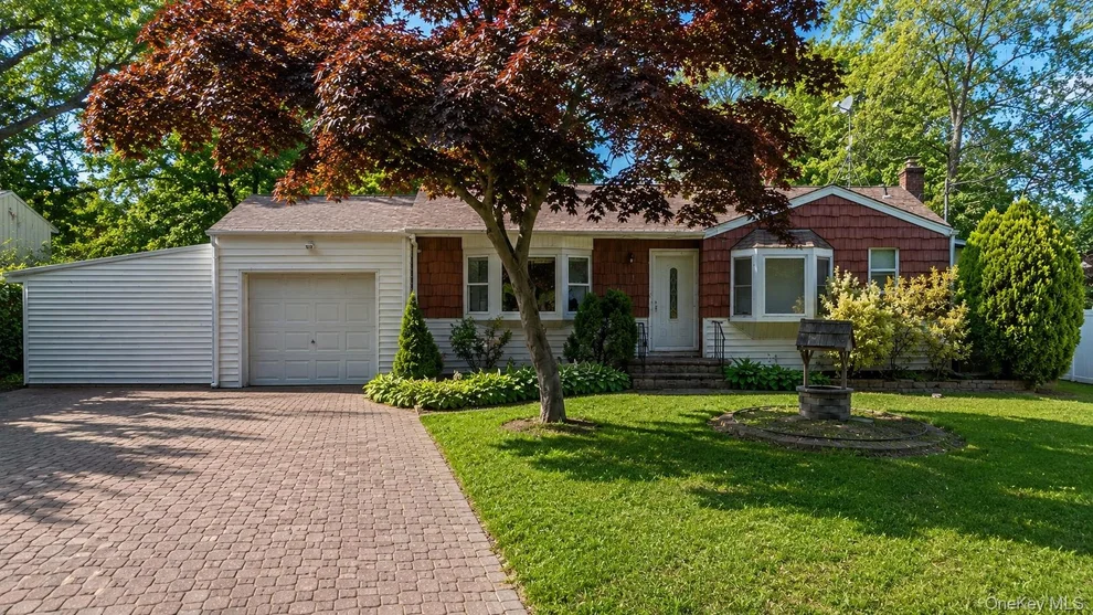 Unit for sale at 3 Hickory Place, Islip, NY 11706