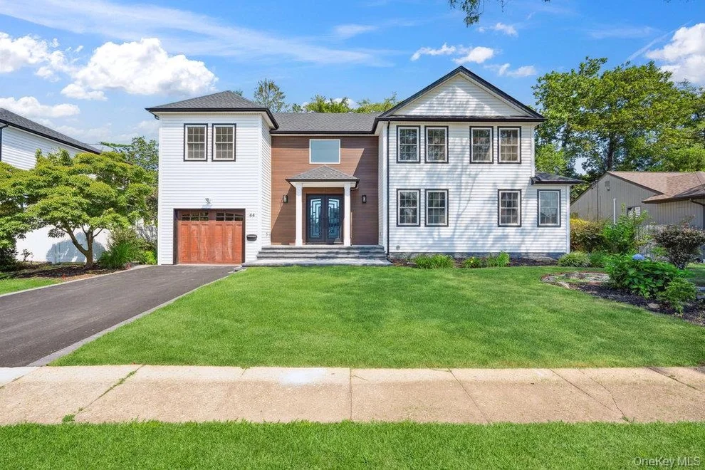 Unit for sale at 21 Venus Road, Oyster Bay, NY 11791