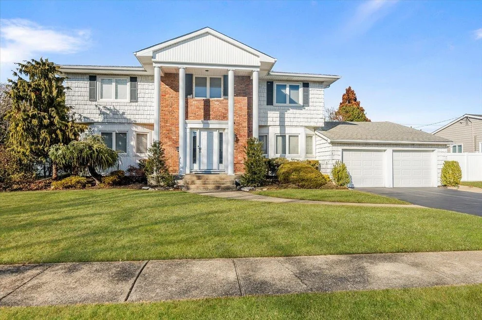 Unit for sale at 19 Williams Drive, Oyster Bay, NY 11762