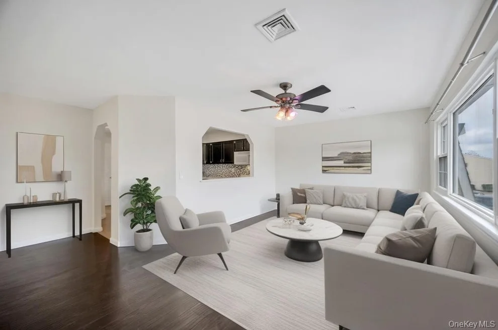 Unit for sale at 1 Atlantic Avenue, Oyster Bay, NY 11735
