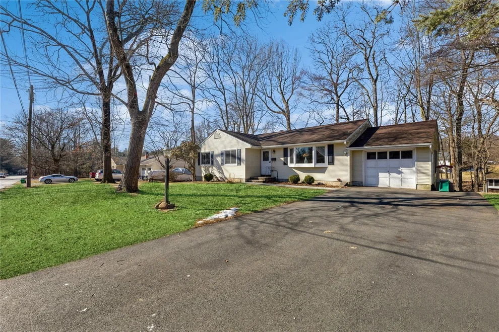 Unit for sale at 7 Henry Street, Clarkstown, NY 10956
