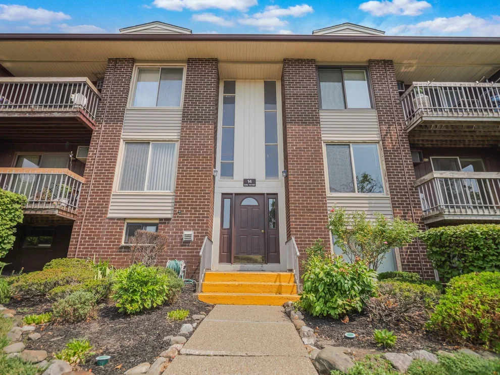 Unit for sale at 146 Country Club Lane, Haverstraw, NY 10970