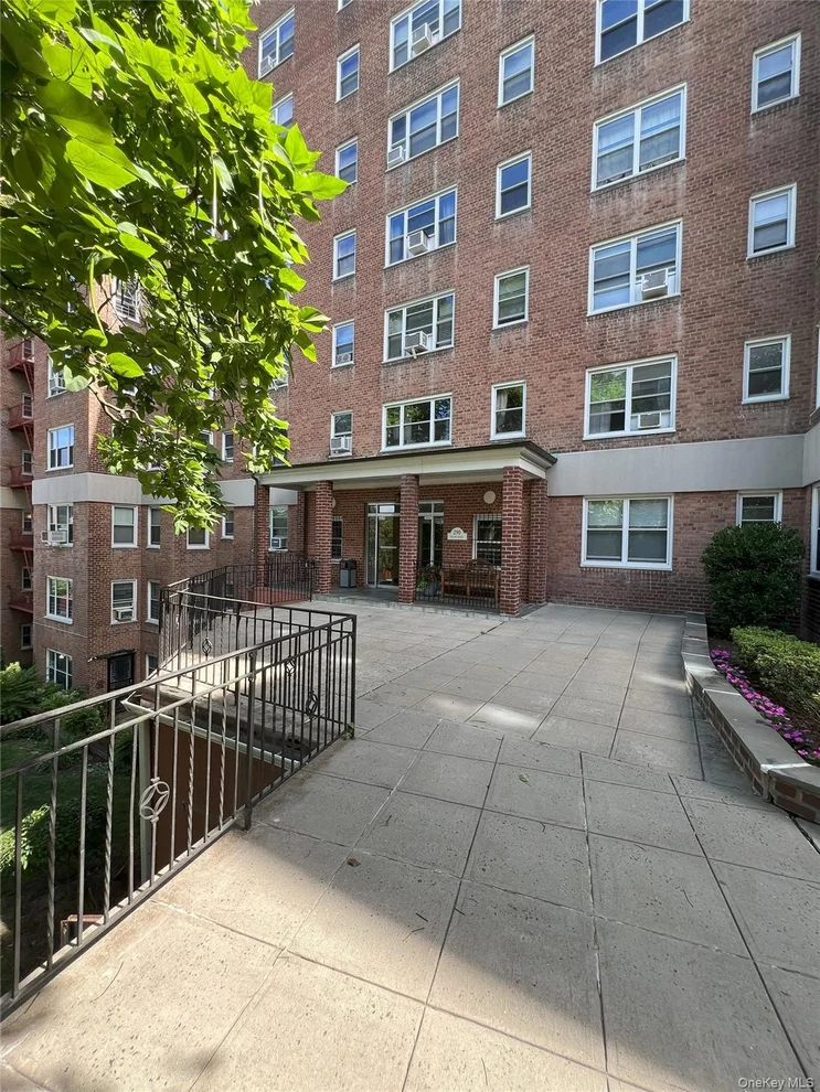 Unit for sale at 290 Collins Avenue, Mount Vernon, NY 10552